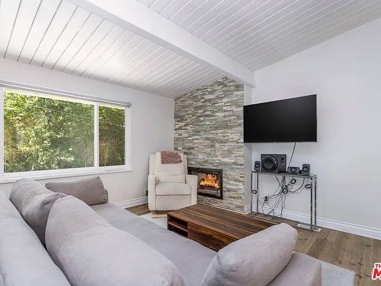 8876 Wonderland Ave — Photo 8