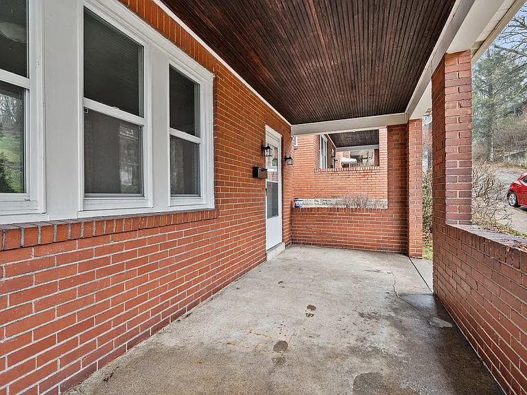 139 Sumner Ave — Photo 4