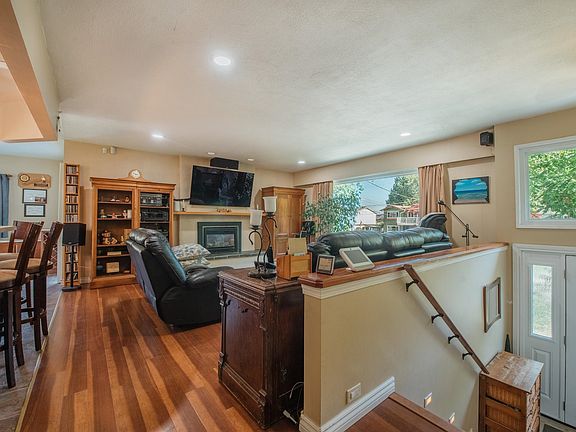 5th image of 934 Davis Rd