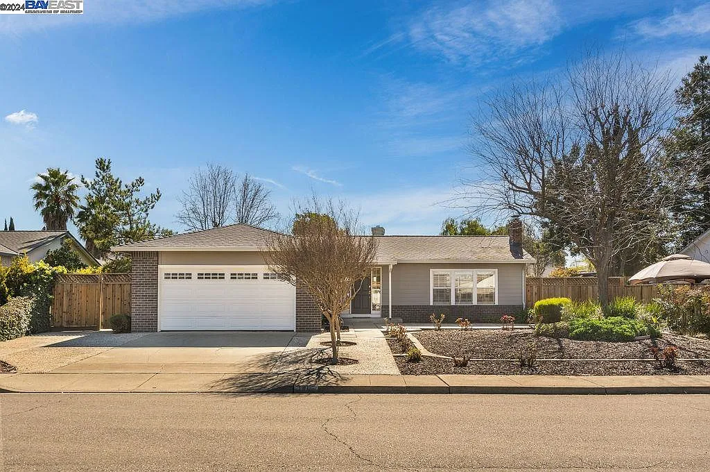71 Turquoise Way photo 1