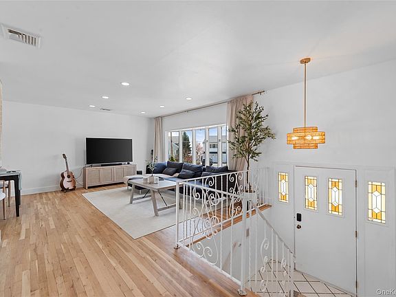 3rd image of 2959 Clubhouse Road