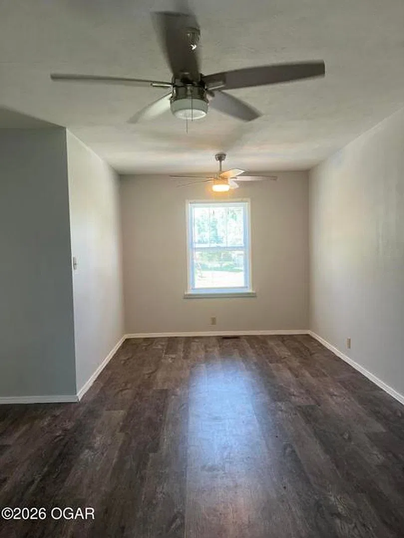3 Bedroom 2 bathroom house — Photo 4