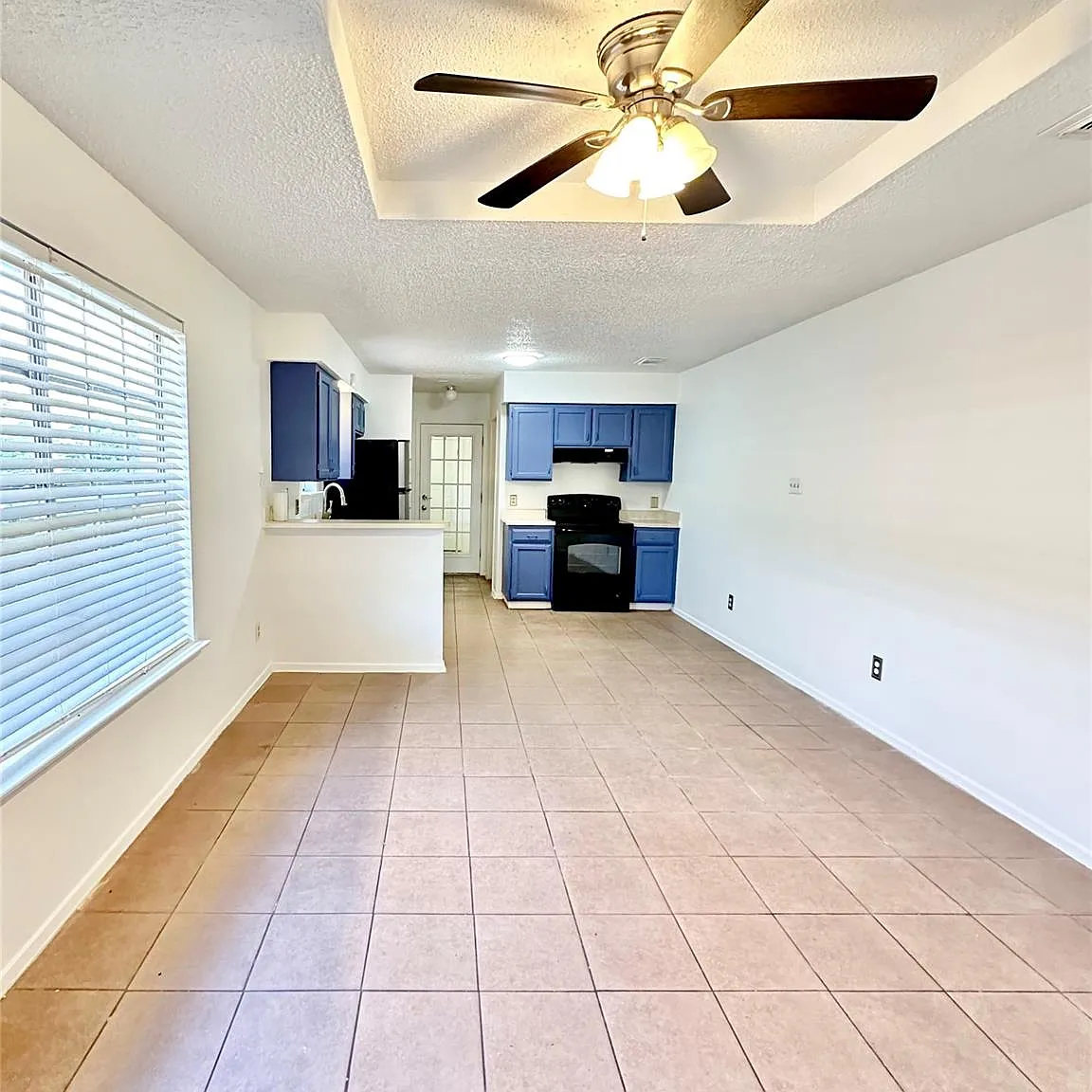 2 bed, 911 sqft, $1,450 — Photo 3