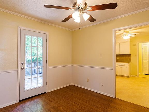 3rd image of 1505 Medina Dr