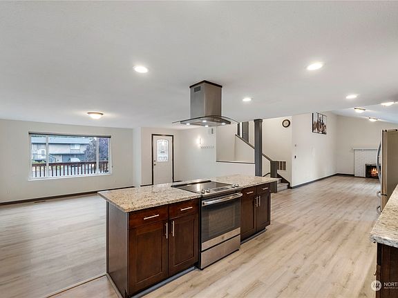 4th image of 520 191st Street Ct E