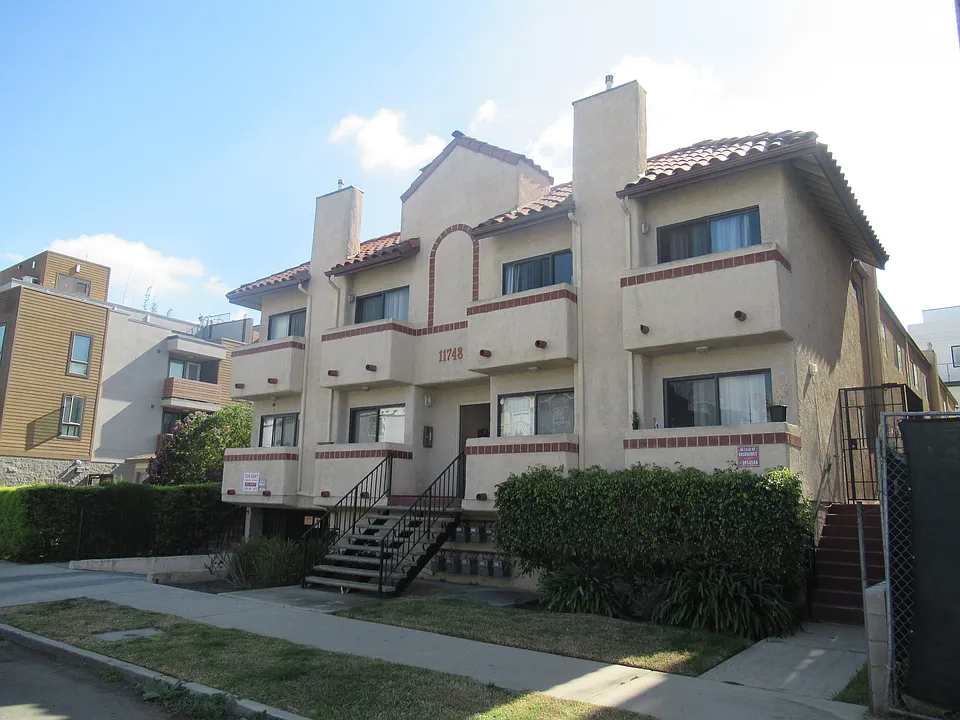 11748 Courtleigh Dr