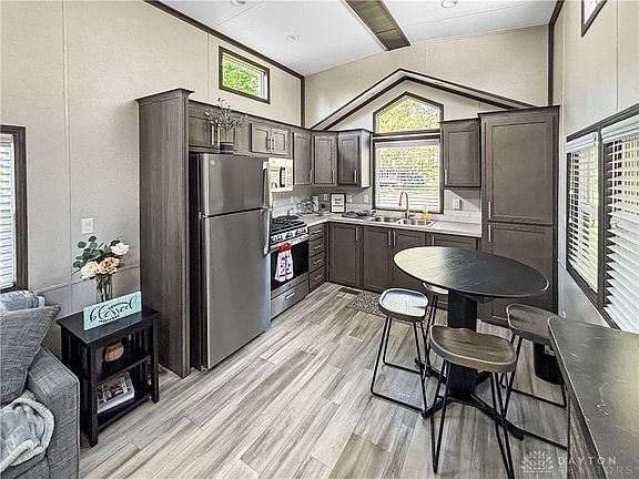 2nd image of 2557 Saint Rd #101