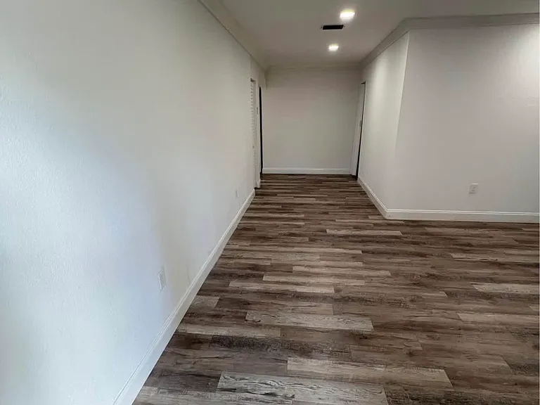 980 NW 200th Ter — Photo 3
