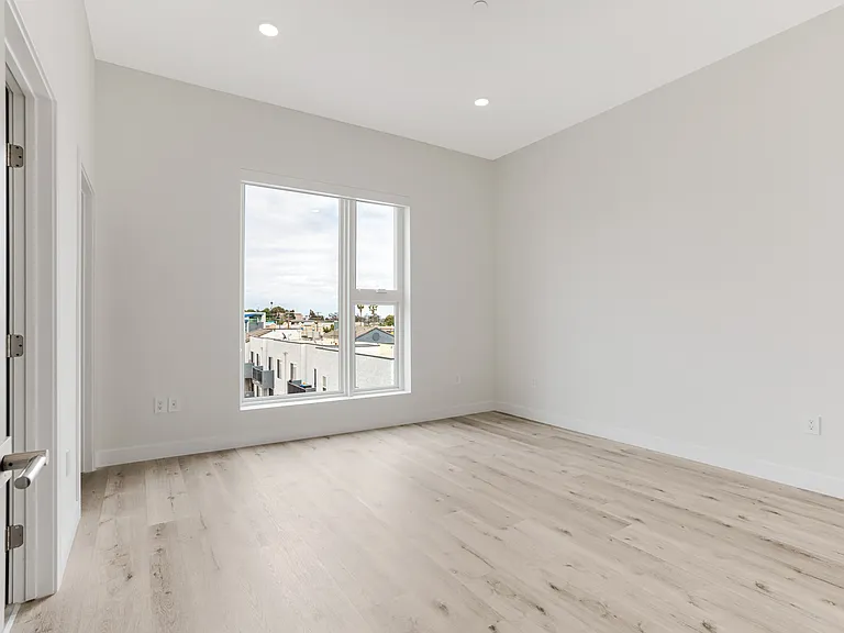 3308 Mentone Ave #304 — Photo 10
