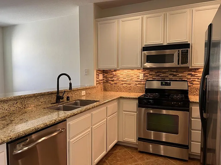 1800 E Lakeshore Dr #504 — Photo 9
