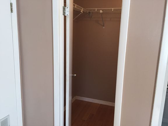 5th image of 1000 E 9th St