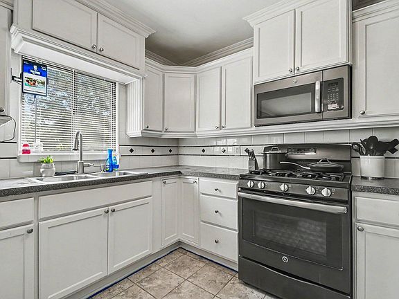 5th image of 532 Clayton Ave NW
