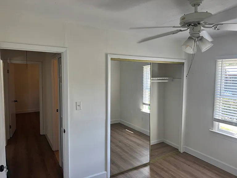 2573 NE Palm Ave #A — Photo 8