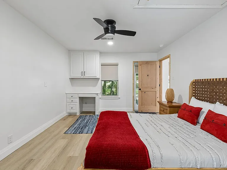 1212 W Murphy Rd — Photo 5