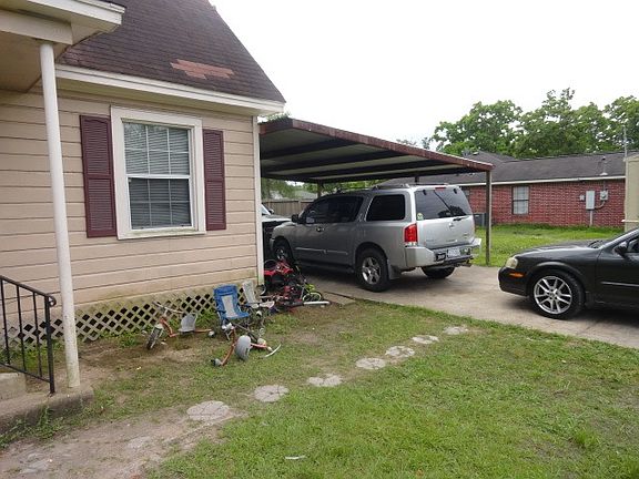 3rd image of 330 Zinn Dr