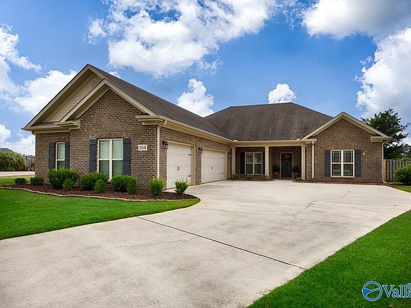 4th image of 104 Old Picket Cir