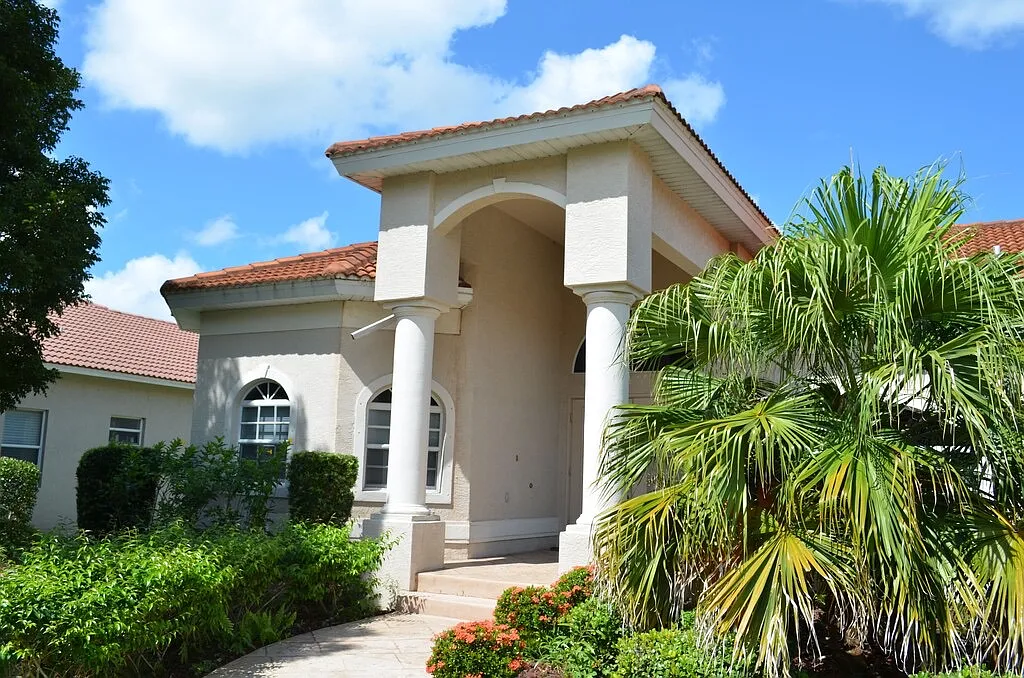 Building Photo - 8650 S Lake Cir