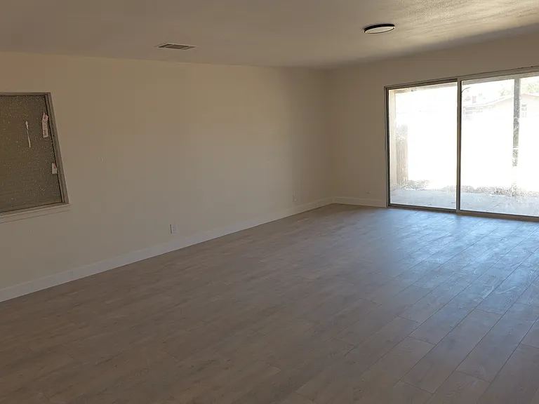 20997 Pine Ridge Ave #2 — Photo 35