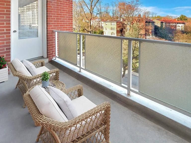 The Carlyle Apartment Homes — Photo 14