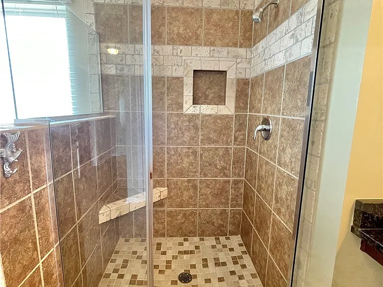 642 Regimental Dr — Photo 32