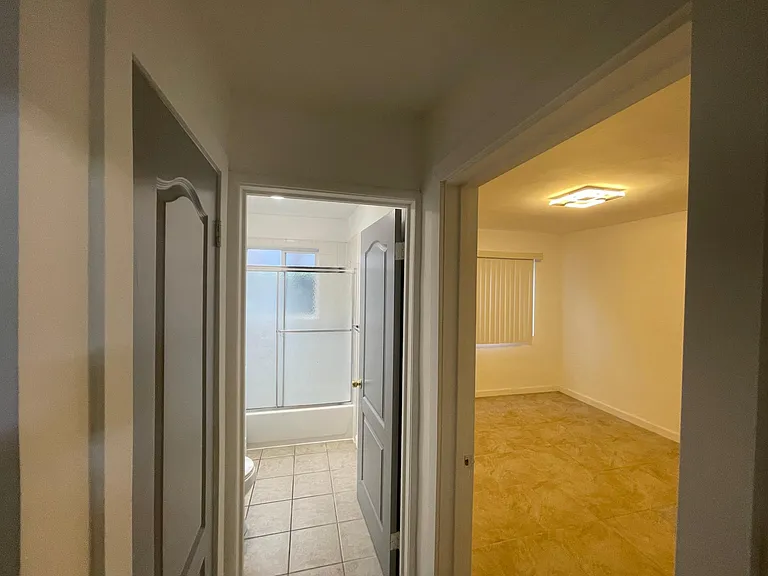 217 E Taylor St — Photo 14