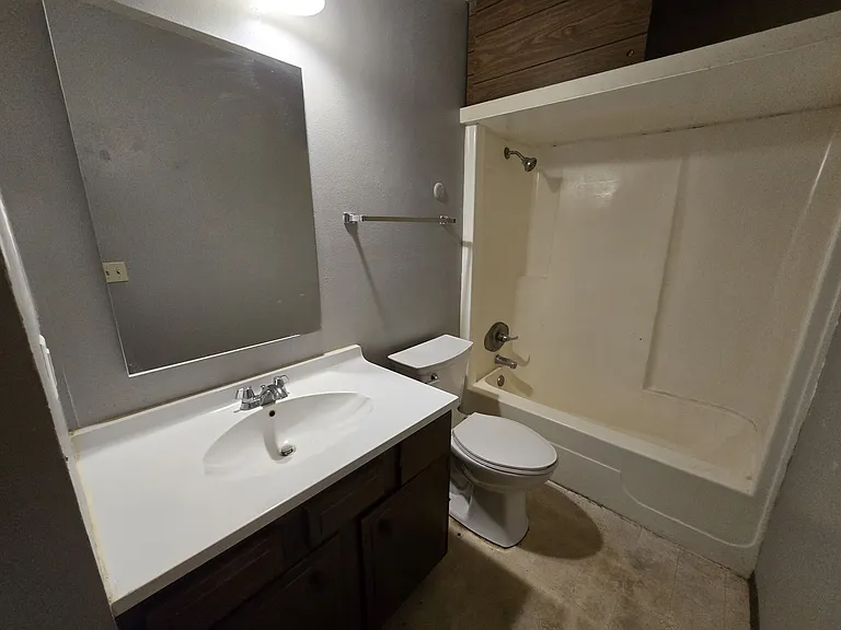 101 16th Ave NW #16 — Photo 15