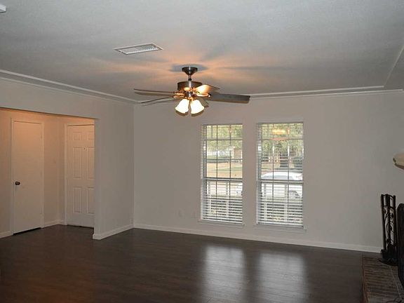 3rd image of 241 Creekside Ln