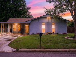 409 Crest Ln, Noble, OK 73068