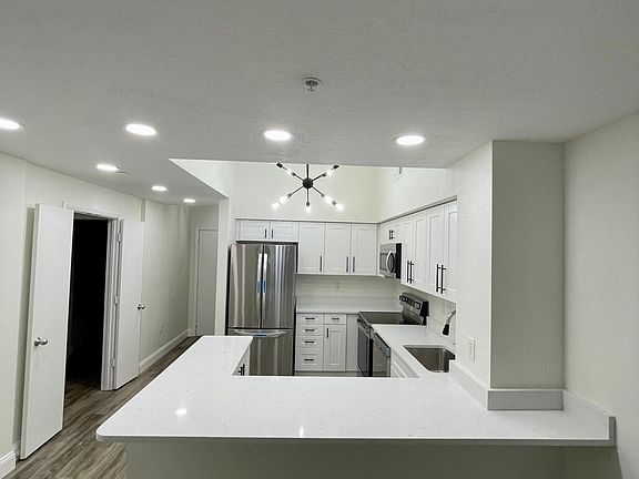 4th image of 520 S Armenia Ave Unit 1219F