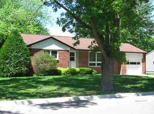903 2nd St SE, Fairfax, MN 55332