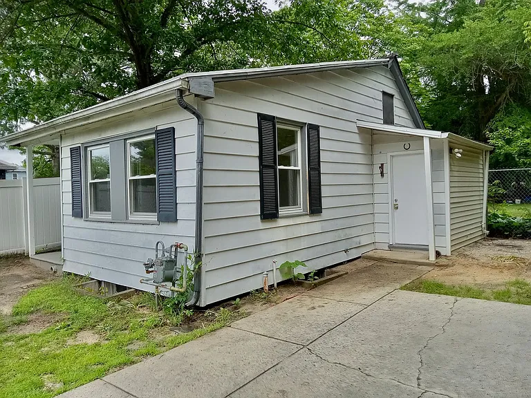 445 Coral Ave — Photo 12