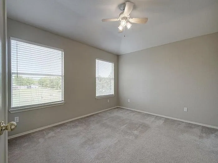 427 Territory Trl — Photo 3