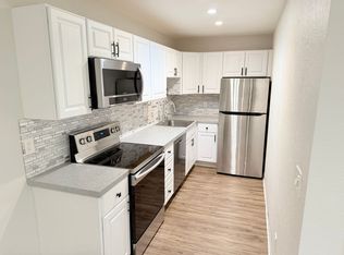 675 N Los Felices Cir W UNIT J100, Palm Springs, CA 92262