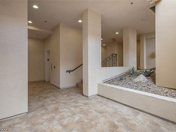 3rd image of 9207 Tesoras Dr Unit 201