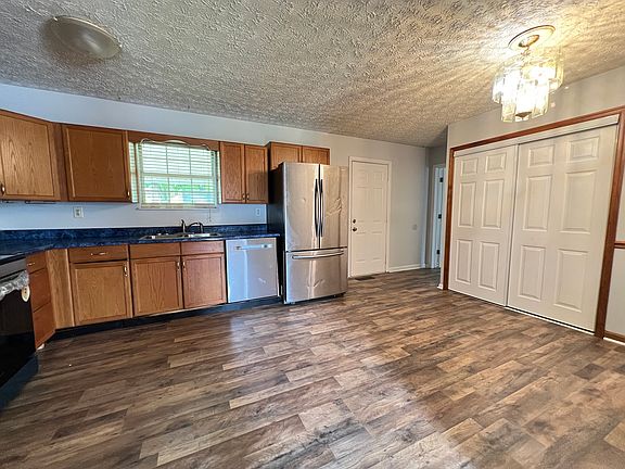 4th image of 1711 Mary Ellen Dr