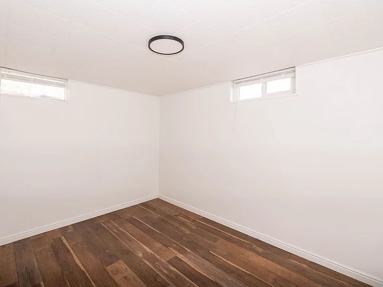 889 N 900 W — Photo 13