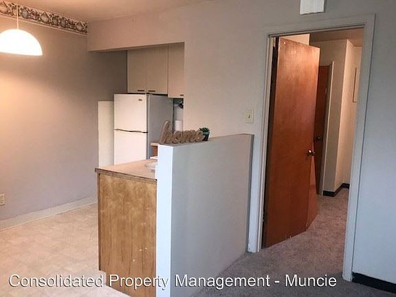 2nd image of 200 N McKenzie St APT 3