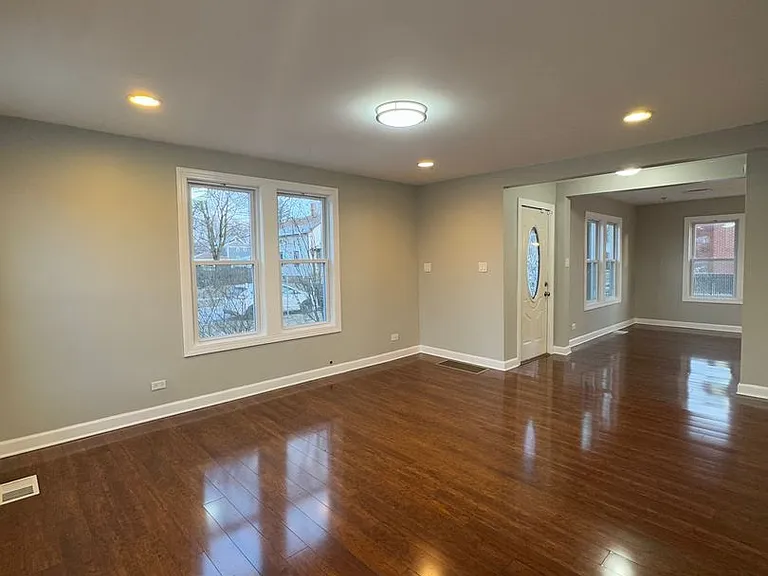 18320 Morris Ave — Photo 2