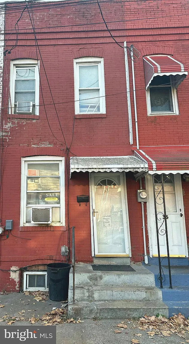 33 Kirkbride Ave photo 1