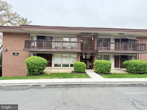 160 Talbott St APT 103, Rockville, MD 20852