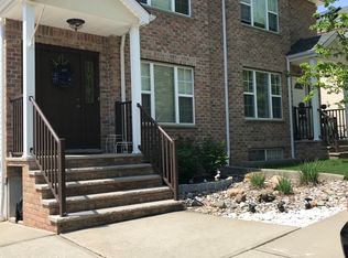 32 Foothill Ct, Staten Island, NY 10309