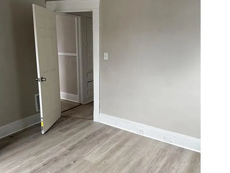 11903 Fairport Ave — Photo 24