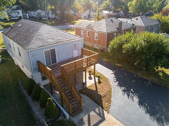 2nd image of 221 S Barat Ave