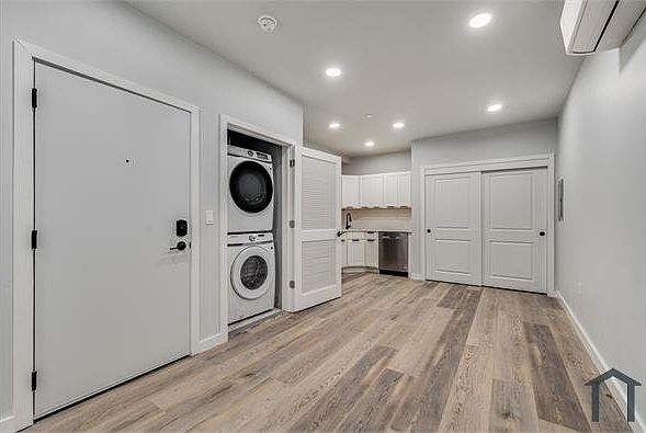 1st image of 1611 W Girard Ave #1