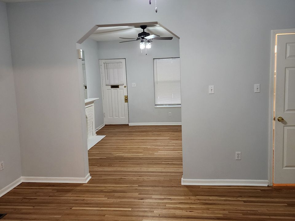 Middle Room looking into the front room