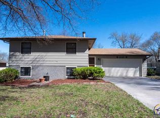 5120 SW 33rd St, Topeka, KS 66614