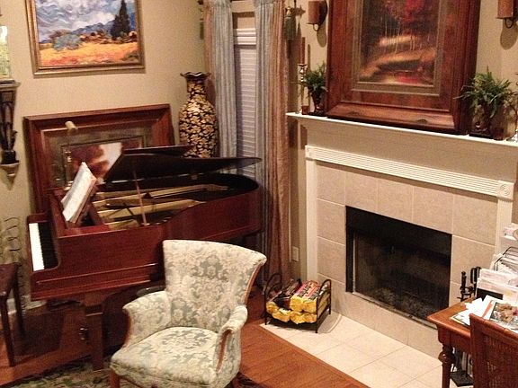 Living room, FP and 12' Ceil