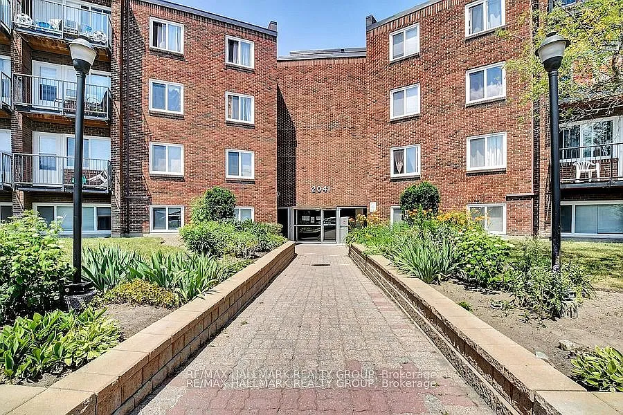 2 bed, $2,050 — Photo 2