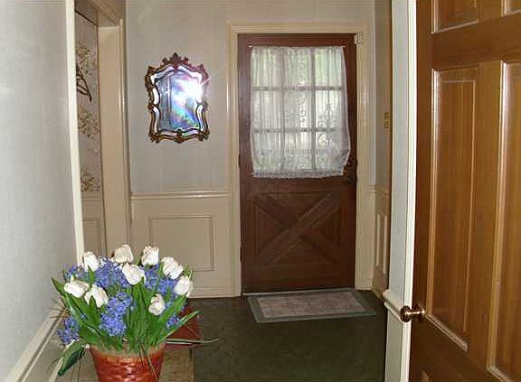 2nd image of 898 S Summer Shade Ln