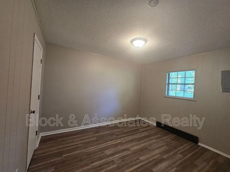2 bed, 1.0 bath, $925 — Photo 4